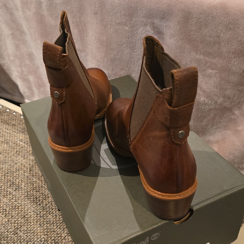 Timberland Women's Tan Leather Ankle Booties - Picture 4 of 9
